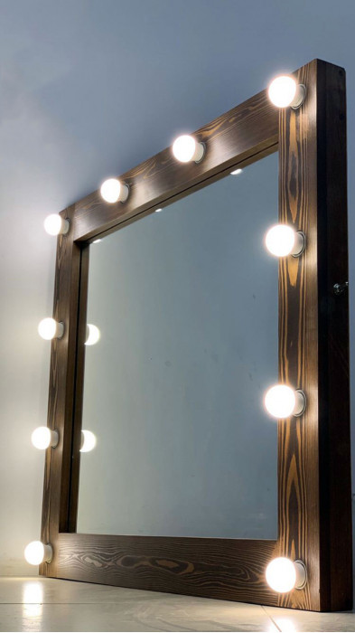 Зеркало для ванной комнаты из дерева с подсветкой 80х90 см